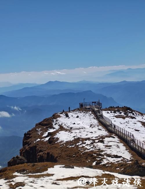 云南昆明:北纬26°罕见雪山打造雪域旅游新体验 云南昆明:北纬26°罕见雪山打造雪域旅游新体验