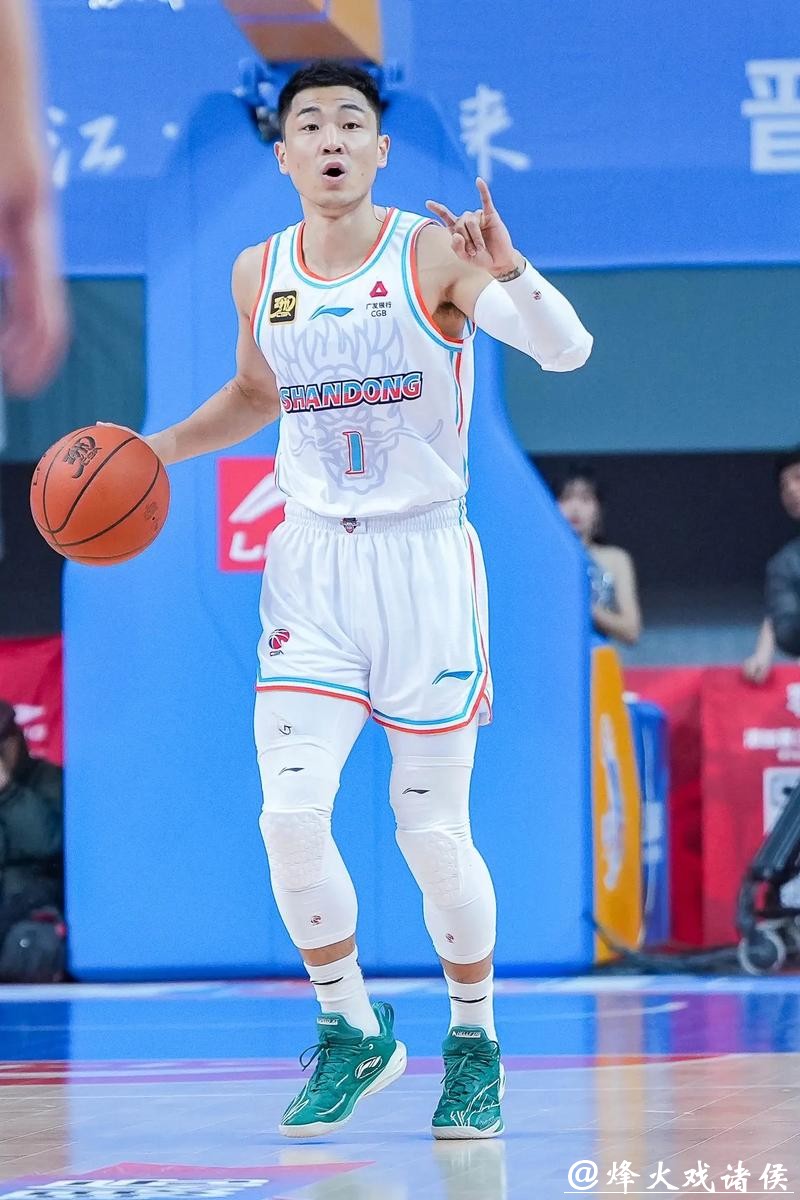 辽鲁大战即将打响！山东男篮全力备战，高诗岩30岁生日获球迷热烈支持